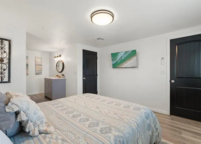 Pool Minutes To Havasu Sleeps 12 Lake Havasu City