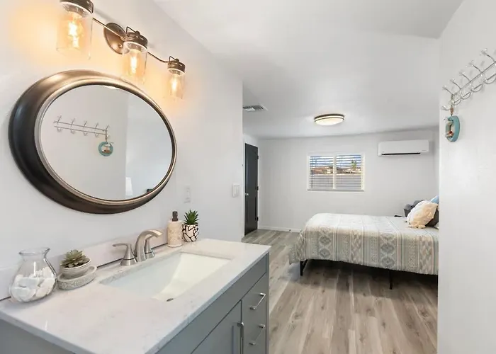 Pool Minutes To Havasu Sleeps 12 Holiday home