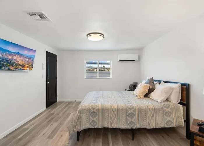 Pool Minutes To Havasu Sleeps 12 Holiday home