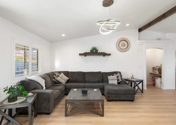 Pool Minutes To Havasu Sleeps 12 Holiday home *