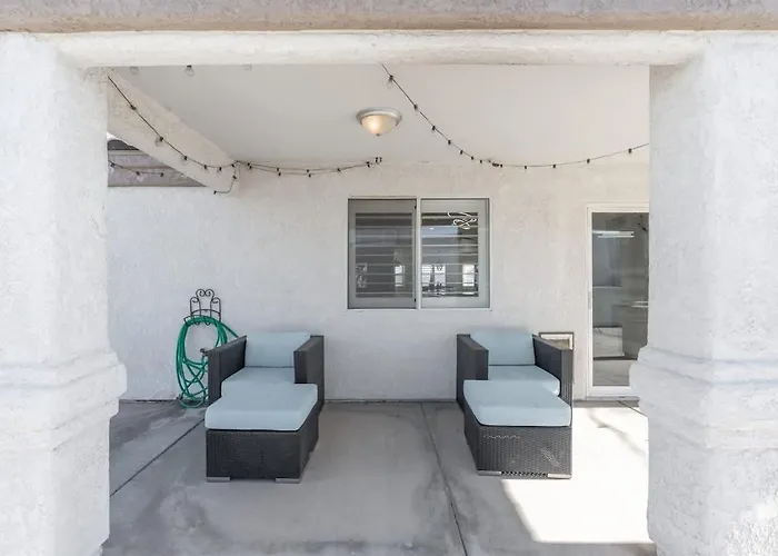 Pool Minutes To Havasu Sleeps 12 Holiday home