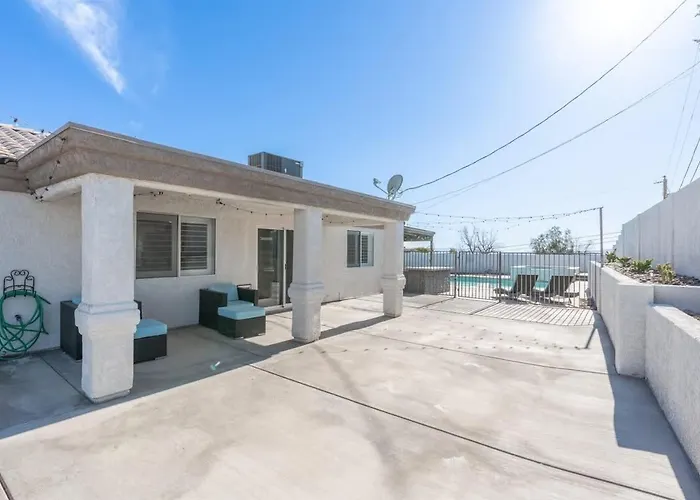 Pool Minutes To Havasu Sleeps 12 Holiday home