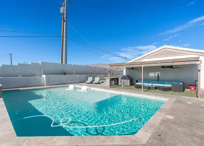 Pool Minutes To Havasu Sleeps 12 Holiday home *