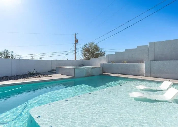 Pool Minutes To Havasu Sleeps 12 Holiday home