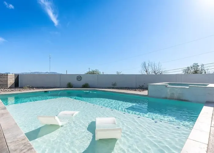 Holiday home Pool Minutes To Havasu Sleeps 12