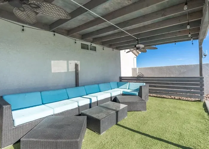 Pool Minutes To Havasu Sleeps 12 Holiday home *