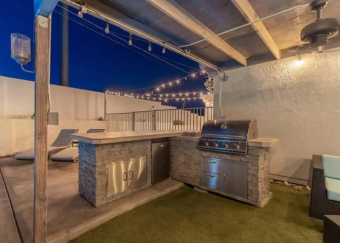 Holiday home Pool Minutes To Havasu Sleeps 12